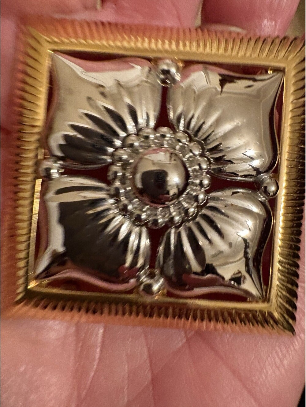 Beautiful Vintage Lot Of 8 Trifari And Monet Gold Tone Brooches Pins - Picture 10 of 15